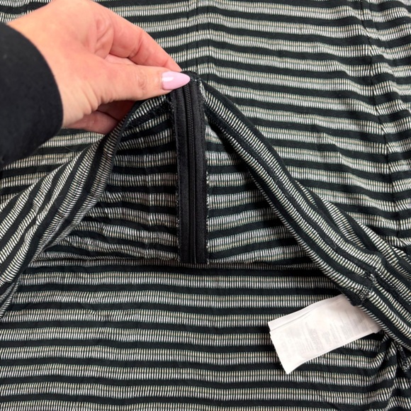 RVCA Women’s Shaw Striped Zip Up Mock Mini Dress Black/White size: XL - Picture 4 of 10